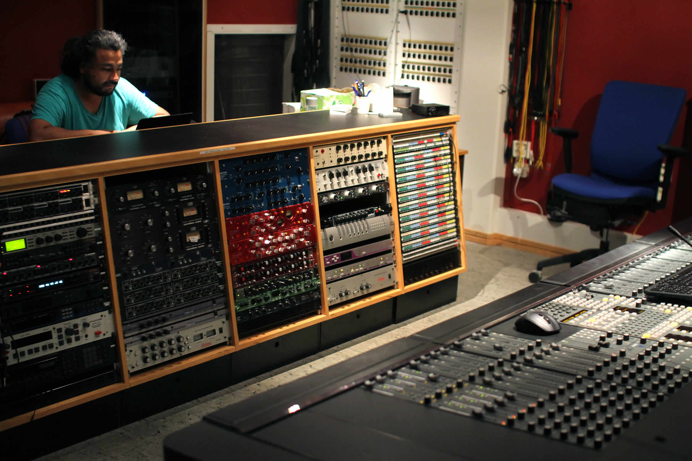 Soundism Studio Västerås, Vladi Vargas working